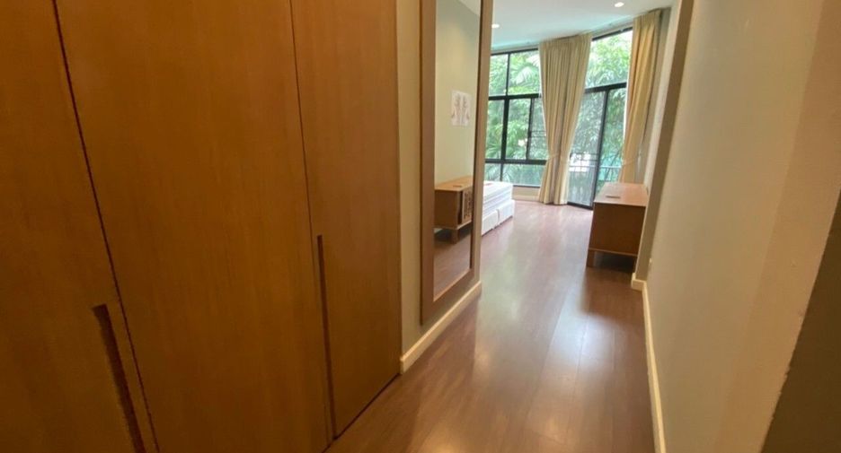 Haus zur Miete mit 4 Zimmer in Khlong Toei, Bangkok