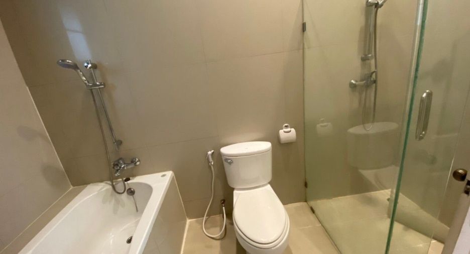 Haus zur Miete mit 4 Zimmer in Khlong Toei, Bangkok