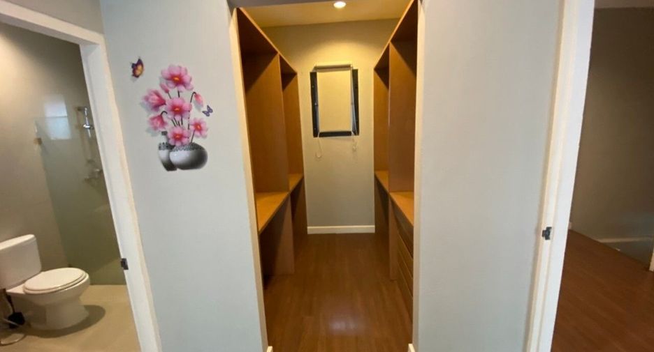 出租 4 卧室 独立屋 在 Khlong Toei, 曼谷