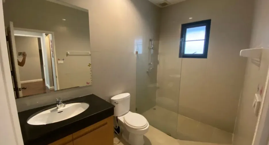 出租 4 卧室 独立屋 在 Khlong Toei, 曼谷
