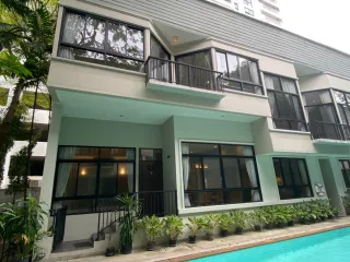 For rent 4 bedrooms house in Khlong Toei, Bangkok