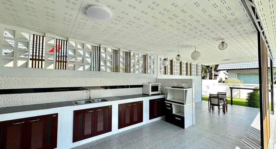 Villa en venta de 5 habitaciones en Bang Lamung, Chonburi