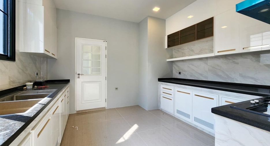 For sale and for rent 4 bedrooms house in Prawet, Bangkok