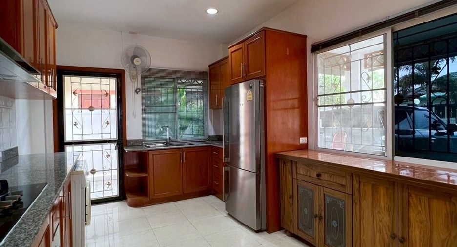 Casa en venta y en alquiler de 3 habitaciones en Bang Lamung, Chonburi