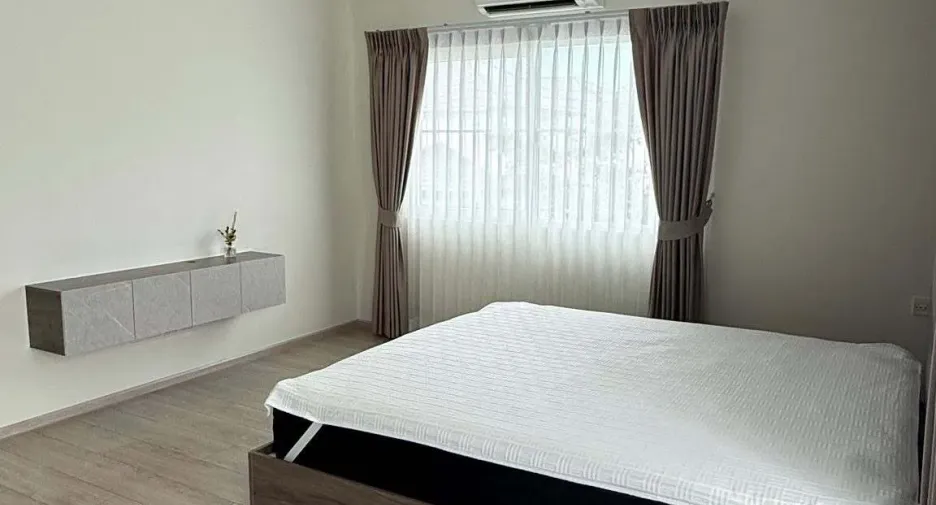 Haus zur Miete mit 4 Zimmer in Bang Phli, Samut Prakan