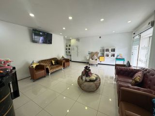 Casa adosada en venta de 4 habitaciones en Saphan Sung, Bangkok