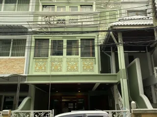 Reihenhaus zur Miete mit 3 Zimmer in Yan Nawa, Bangkok