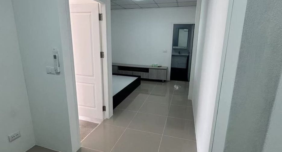 Casa en alquiler de 6 habitaciones en Bang Lamung, Chonburi