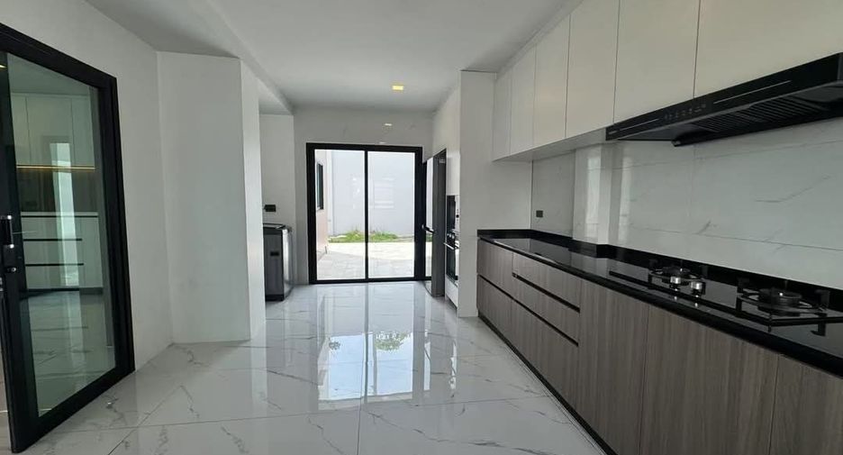 Casa en alquiler de 6 habitaciones en Bang Lamung, Chonburi