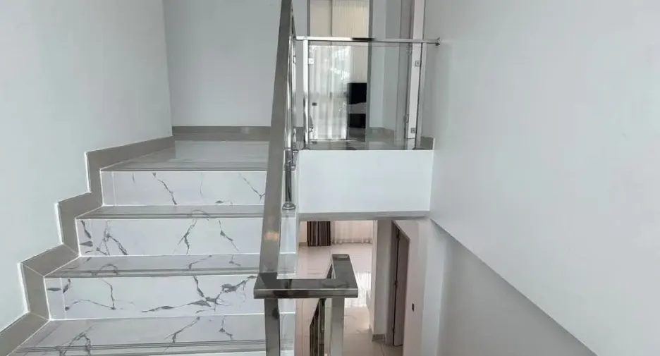 Casa en alquiler de 6 habitaciones en Bang Lamung, Chonburi