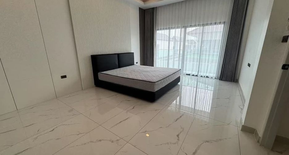 Casa en alquiler de 6 habitaciones en Bang Lamung, Chonburi