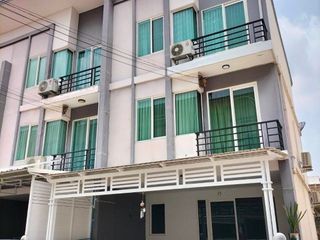 For rent 5 ベッドルーム townhouse in Saphan Sung, Bangkok