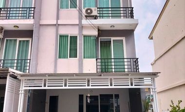ให้เช่า 5 ห้องนอน ทาวน์เฮ้าส์ ใน สะพานสูง, กรุงเทพฯ