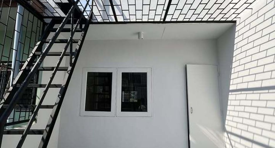 Casa adosada en venta de 4 habitaciones en Khlong San, Bangkok