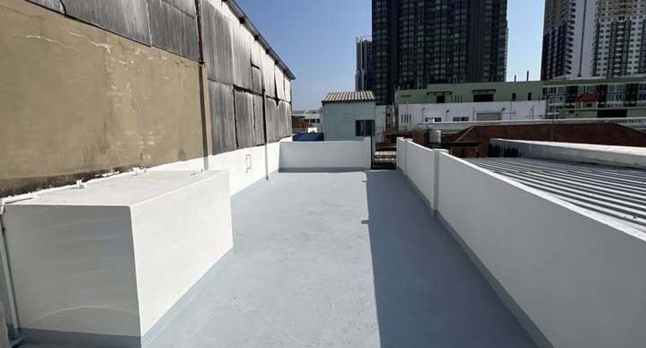 Casa adosada en venta de 4 habitaciones en Khlong San, Bangkok