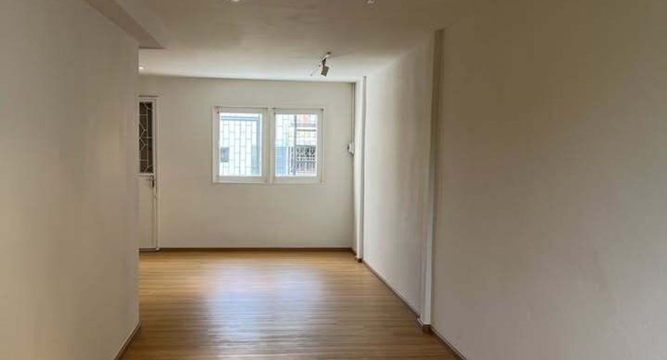 Casa adosada en venta de 4 habitaciones en Khlong San, Bangkok