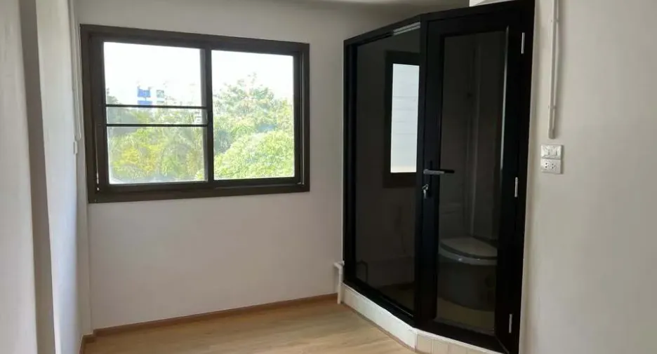 Casa adosada en venta de 4 habitaciones en Khlong San, Bangkok