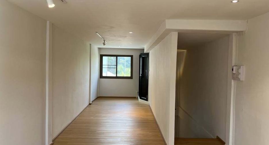 Casa adosada en venta de 4 habitaciones en Khlong San, Bangkok