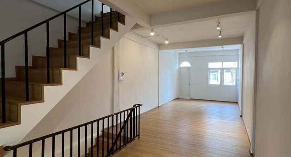 Casa adosada en venta de 4 habitaciones en Khlong San, Bangkok