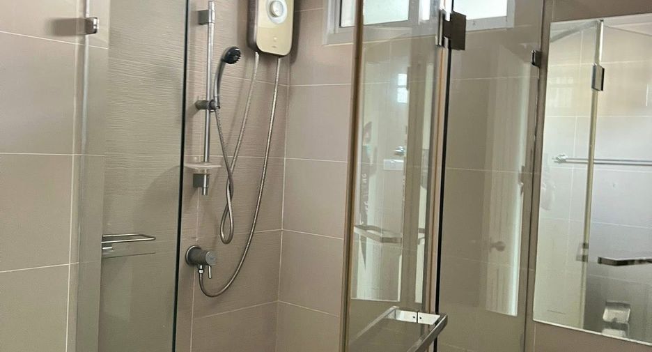 Продажа 6 спальни кондо в Хуаи Кхщанг, Бангкок