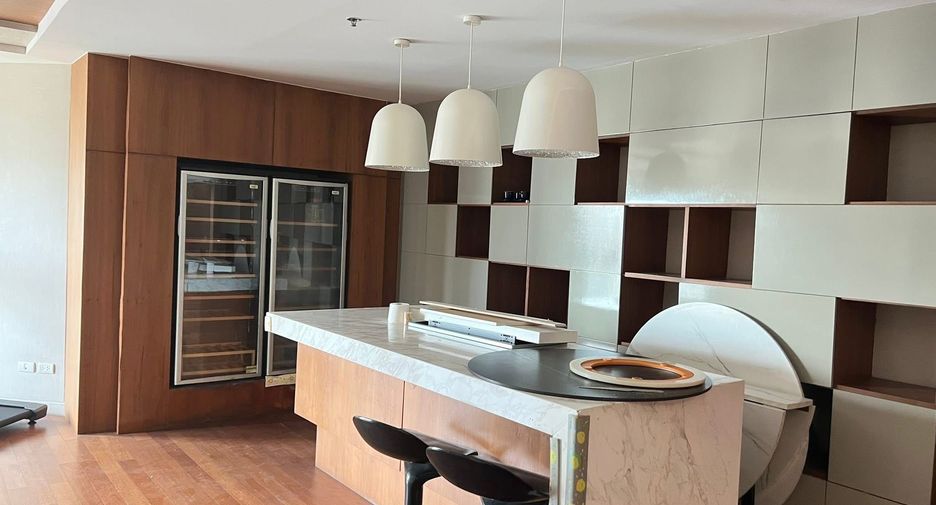 Продажа 6 спальни кондо в Хуаи Кхщанг, Бангкок