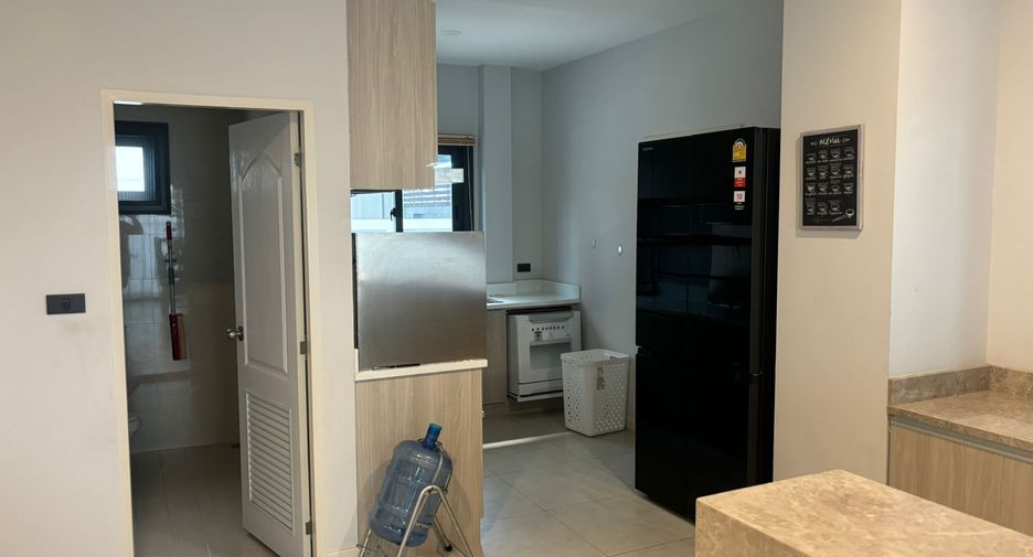 À vendre et à louer 3 chambres maison à Bang Lamung, Chonburi