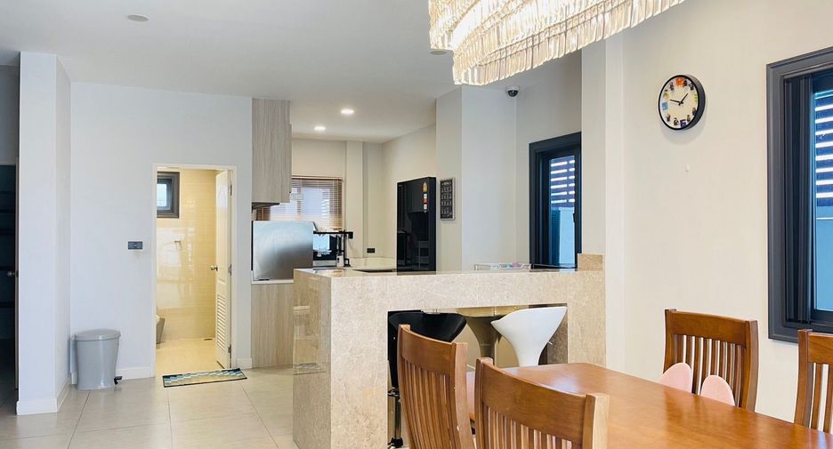 À vendre et à louer 3 chambres maison à Bang Lamung, Chonburi