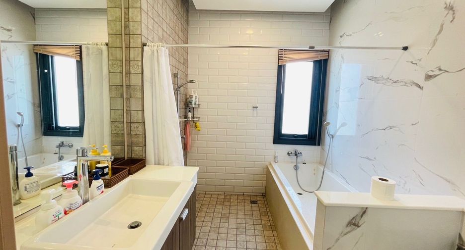 À vendre et à louer 3 chambres maison à Bang Lamung, Chonburi
