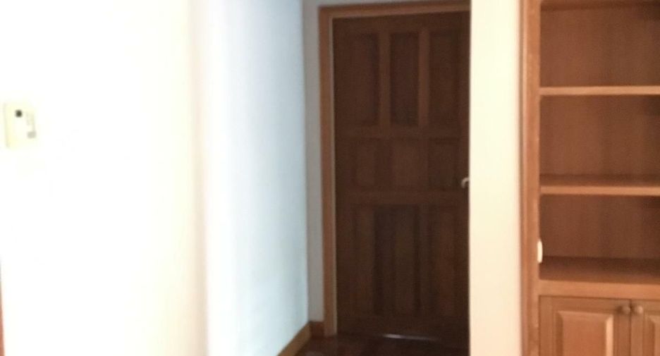 For rent 2 bedrooms condo in Sathon, Bangkok