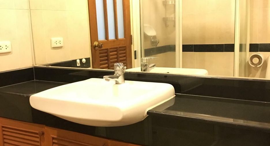 For rent 2 bedrooms condo in Sathon, Bangkok