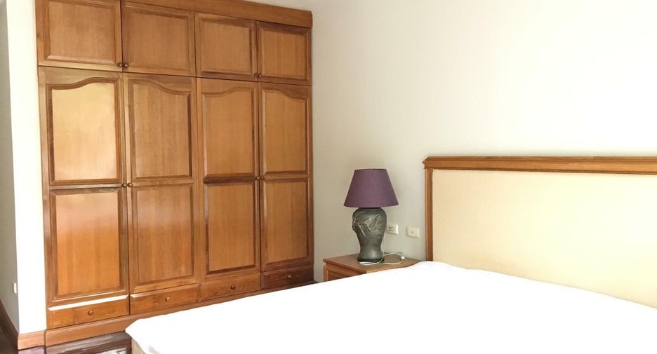 For rent 2 bedrooms condo in Sathon, Bangkok