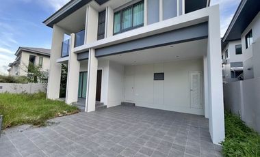 Casa en alquiler de 4 habitaciones en Bang Lamung, Chonburi