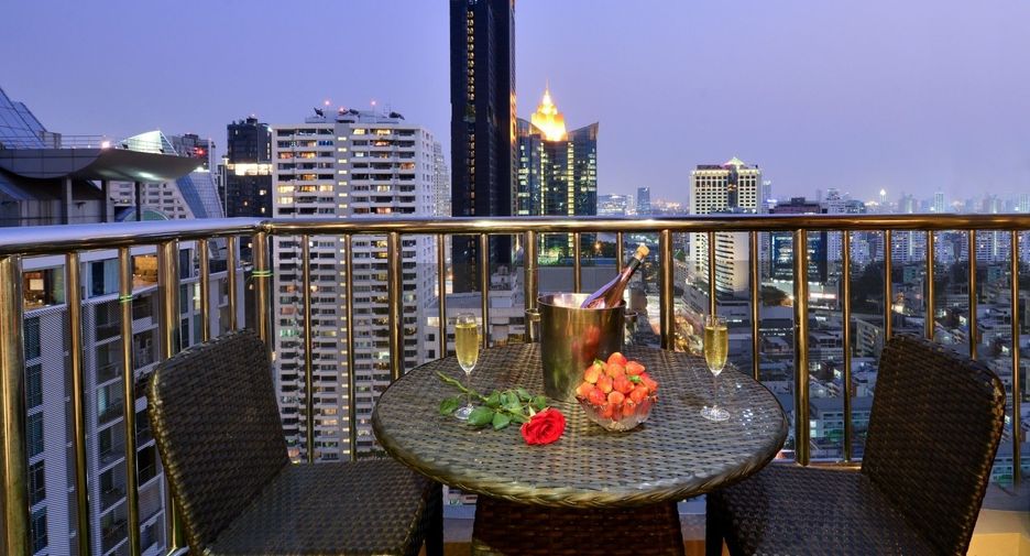 For rent 2 bedrooms condo in Watthana, Bangkok