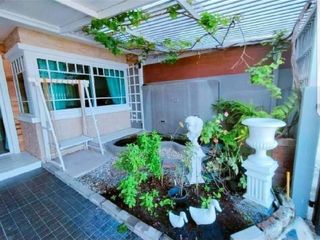 Casa adosada en venta y en alquiler de 3 habitaciones en Bang Lamung, Chonburi