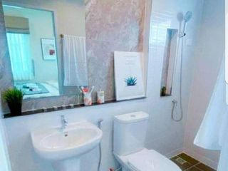 Casa adosada en venta y en alquiler de 3 habitaciones en Bang Lamung, Chonburi