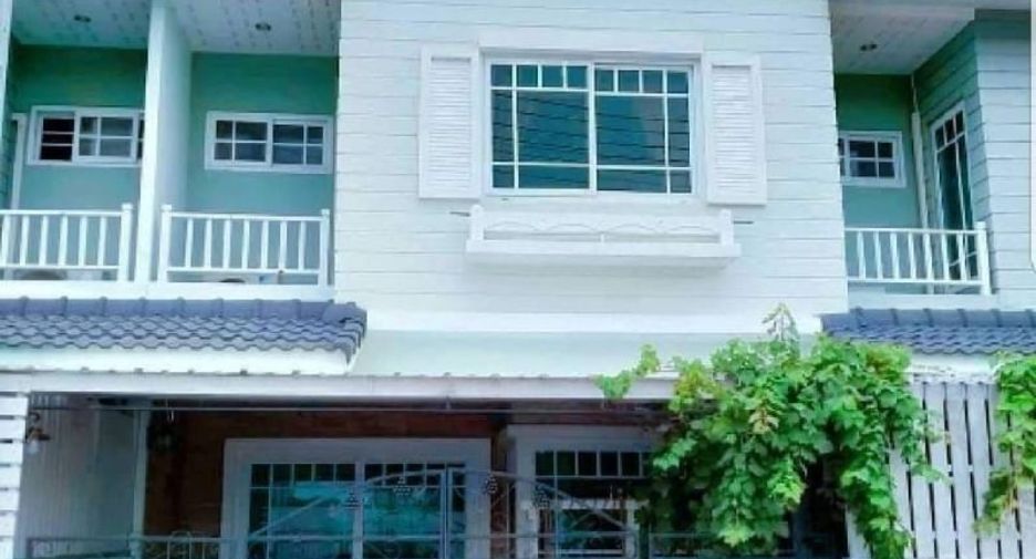 Casa adosada en venta y en alquiler de 3 habitaciones en Bang Lamung, Chonburi