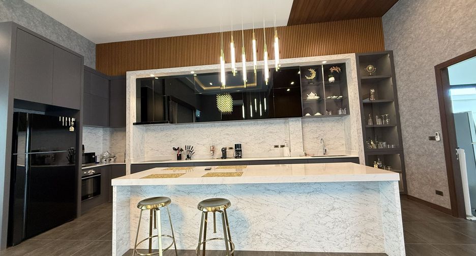 For sale and for rent 3 bedrooms villa in Bang Lamung, Chonburi