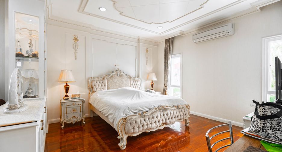 For sale 7 bedrooms house in Taling Chan, Bangkok