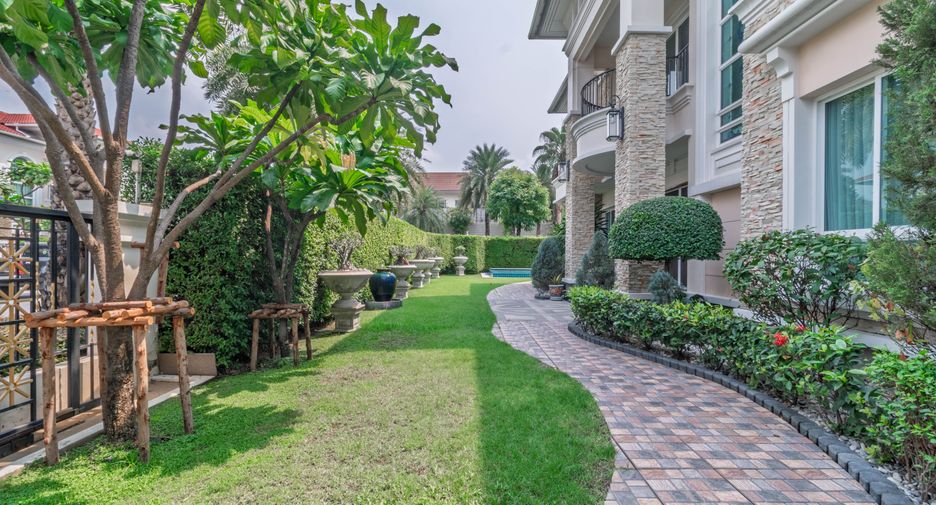 For sale 7 bedrooms house in Taling Chan, Bangkok