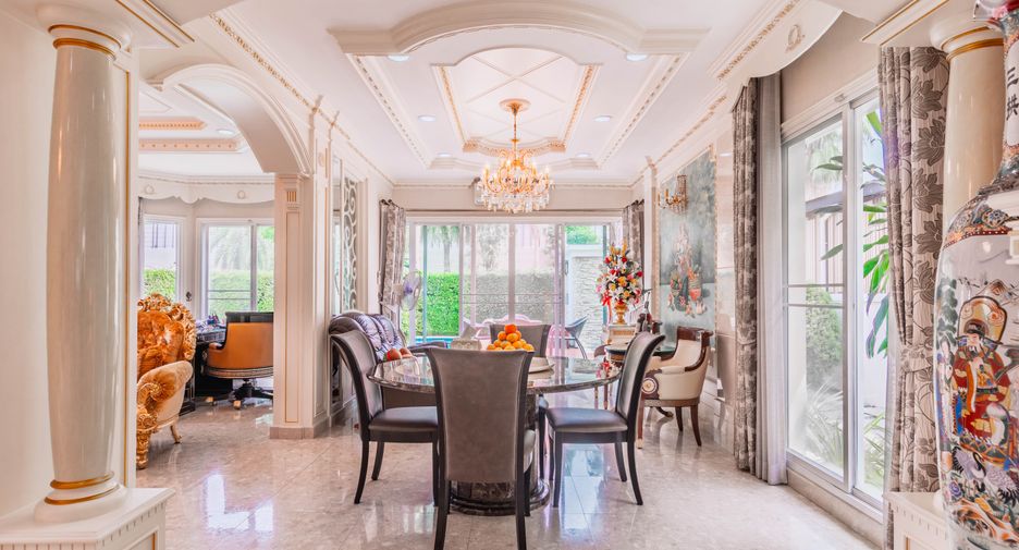 For sale 7 bedrooms house in Taling Chan, Bangkok