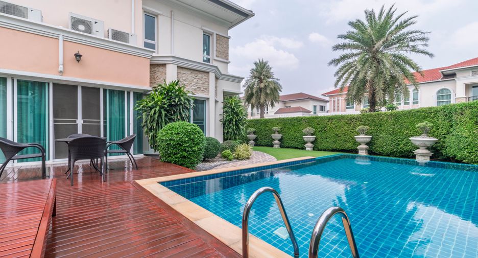 For sale 7 bedrooms house in Taling Chan, Bangkok