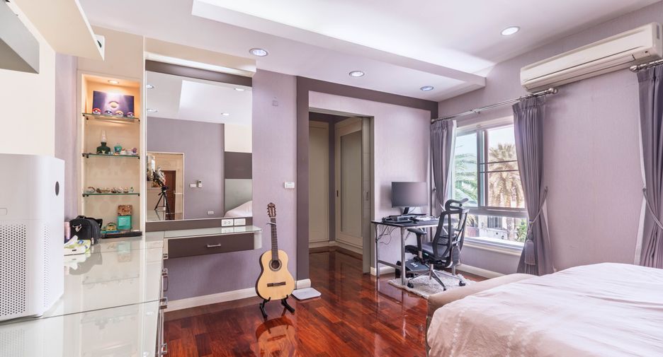 For sale 7 bedrooms house in Taling Chan, Bangkok