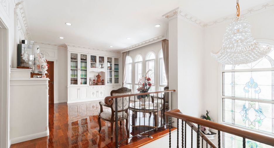 For sale 7 bedrooms house in Taling Chan, Bangkok