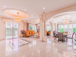 Casa en venta de 7 habitaciones en Taling Chan, Bangkok