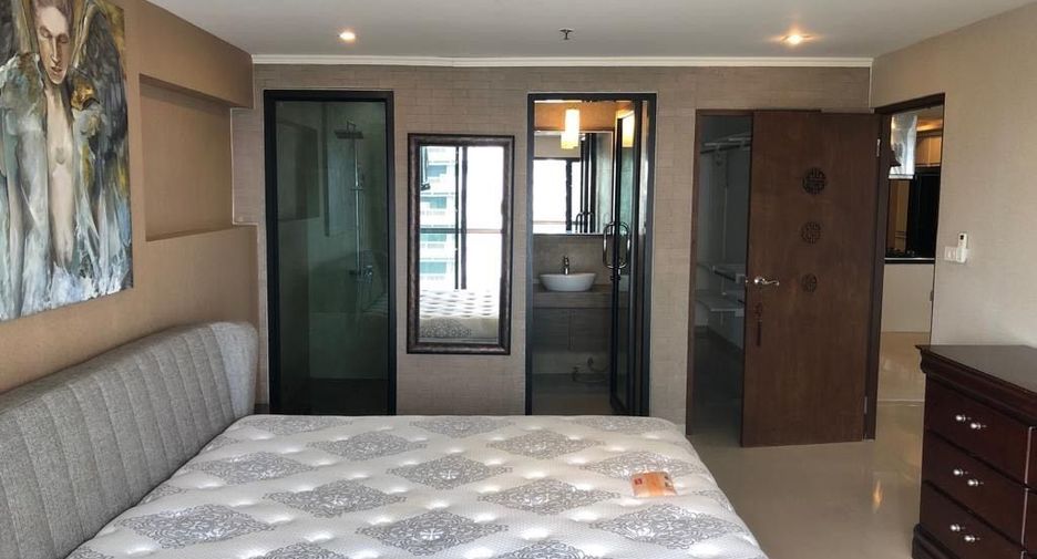 For rent 2 bedrooms condo in Watthana, Bangkok