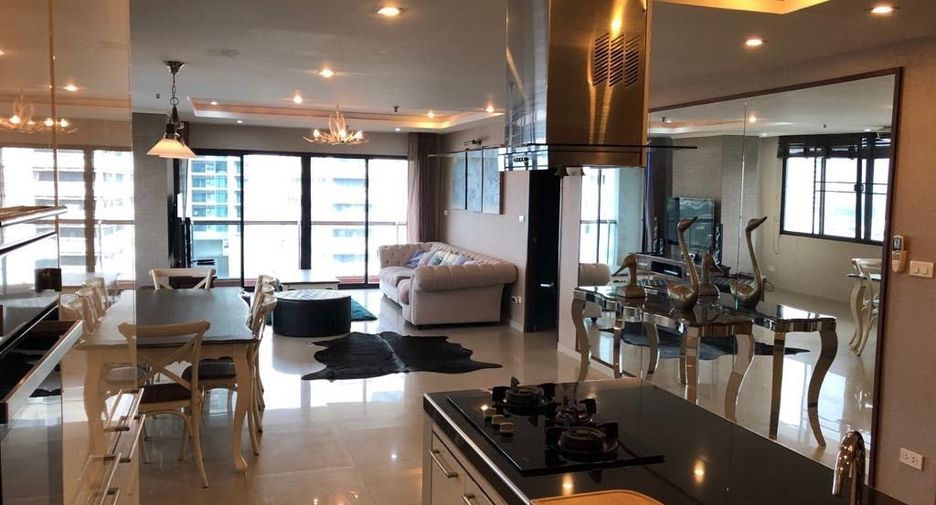 For rent 2 bedrooms condo in Watthana, Bangkok