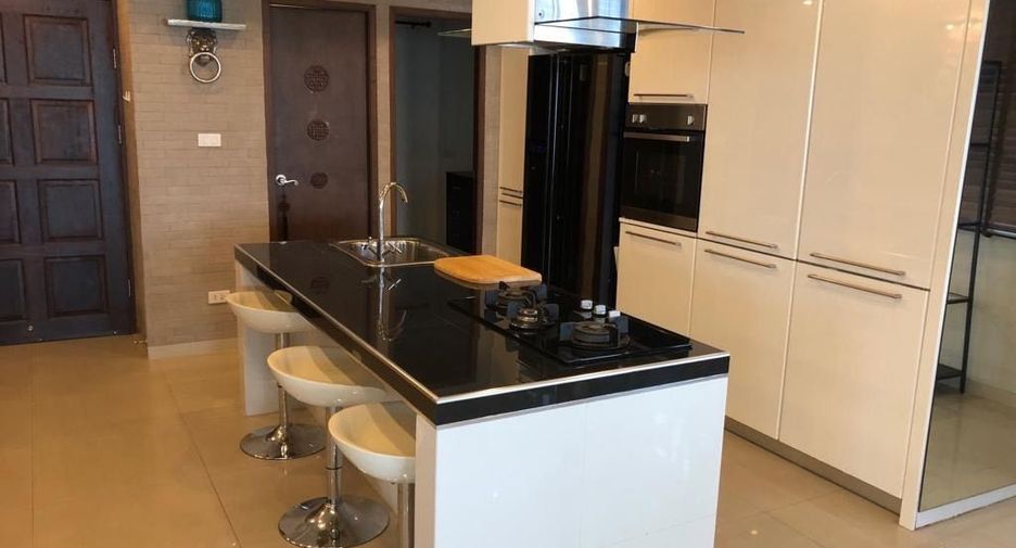 For rent 2 bedrooms condo in Watthana, Bangkok