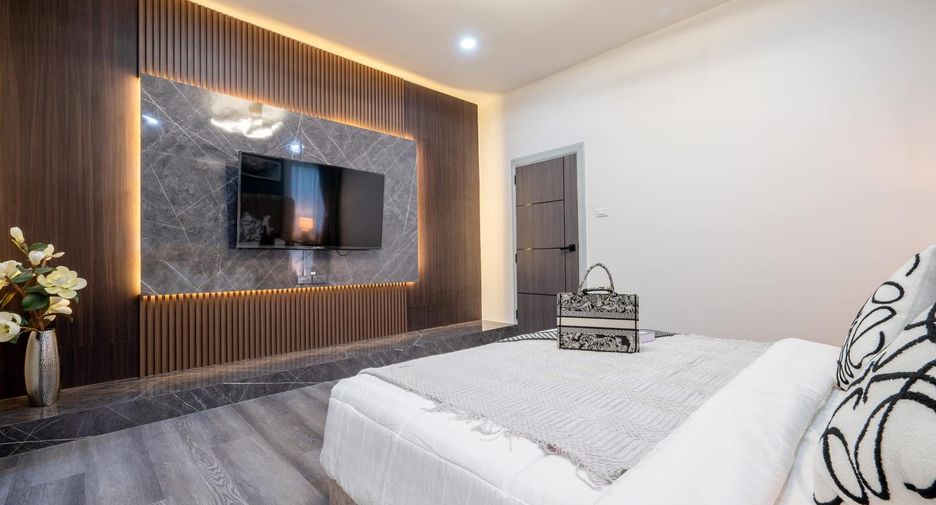 For sale 4 bedrooms villa in Bang Lamung, Chonburi