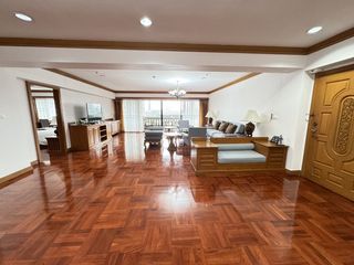 For rent 4 bedrooms apartment in Watthana, Bangkok