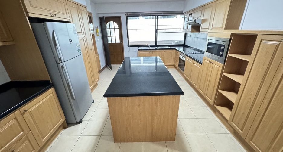 Apartamento en alquiler de 4 habitaciones en Watthana, Bangkok
